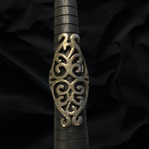 VINTAGE RING -- Silver Scroll Ring, Oversized, Goth - Picture 4 of 8
